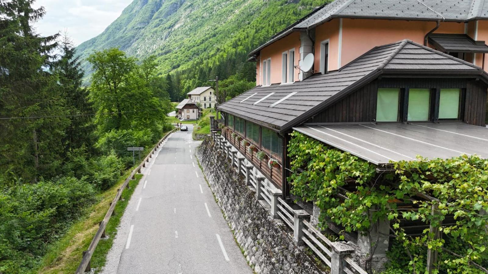 Hotel Gostisce Andrejc à Soča Extérieur photo